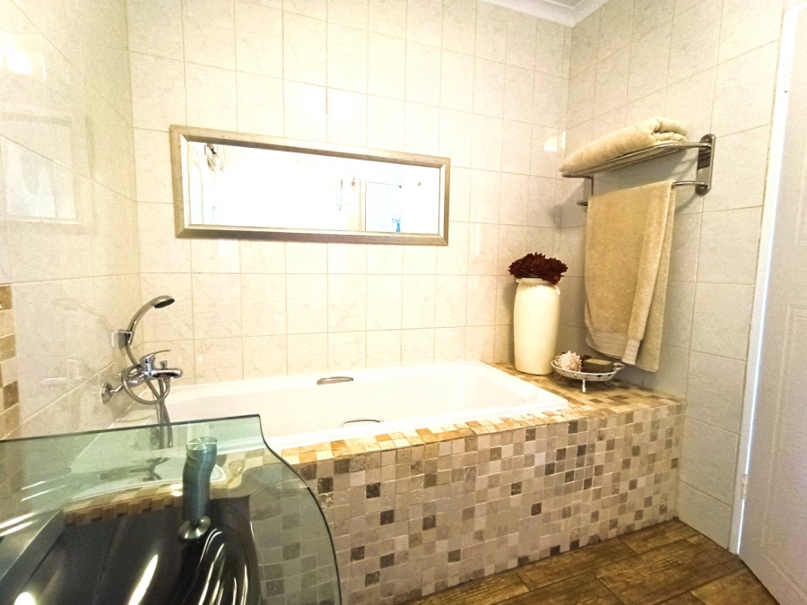 4 Bedroom Property for Sale in Pentagon Park Free State